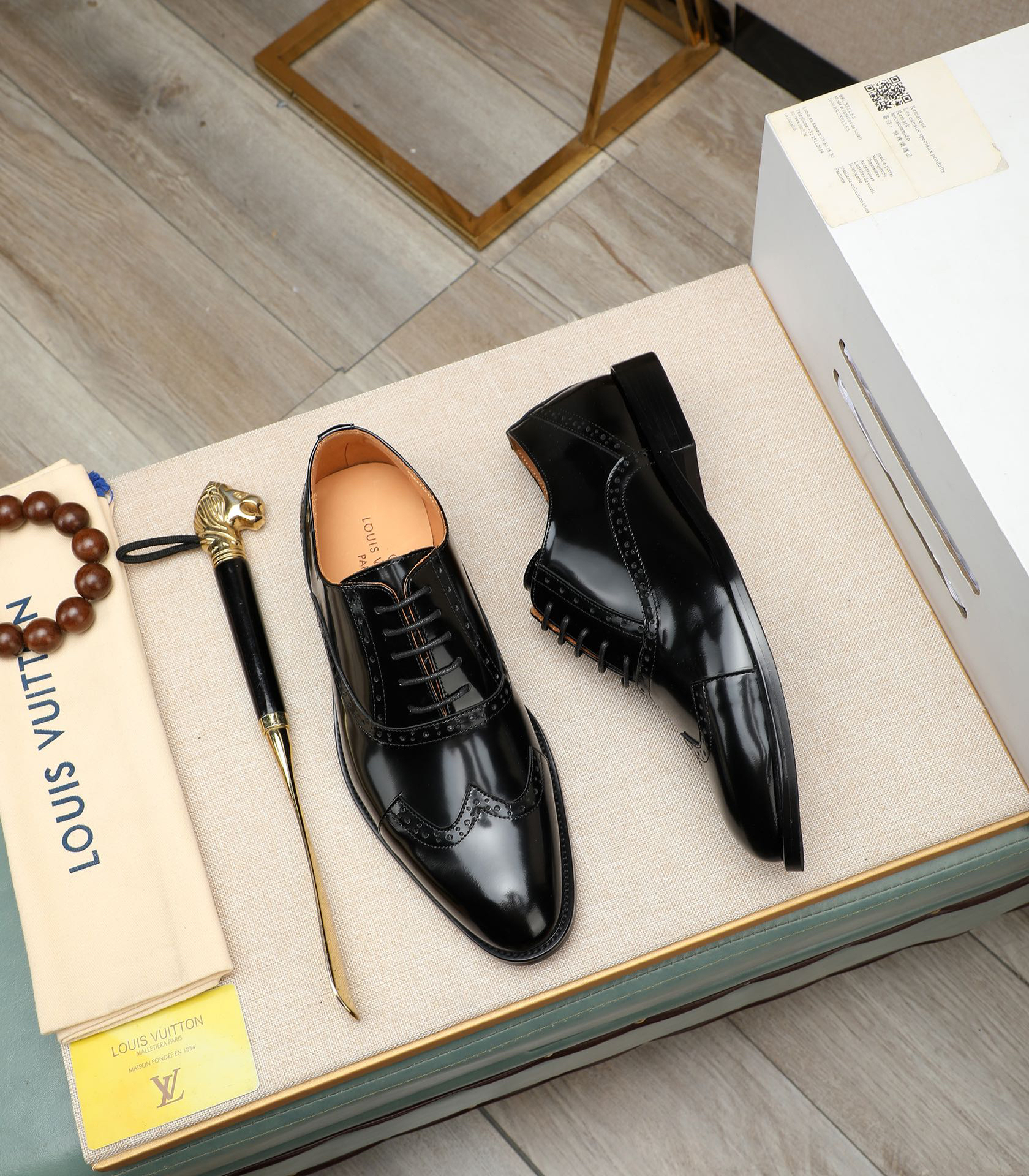 LV men's leather shoes-7