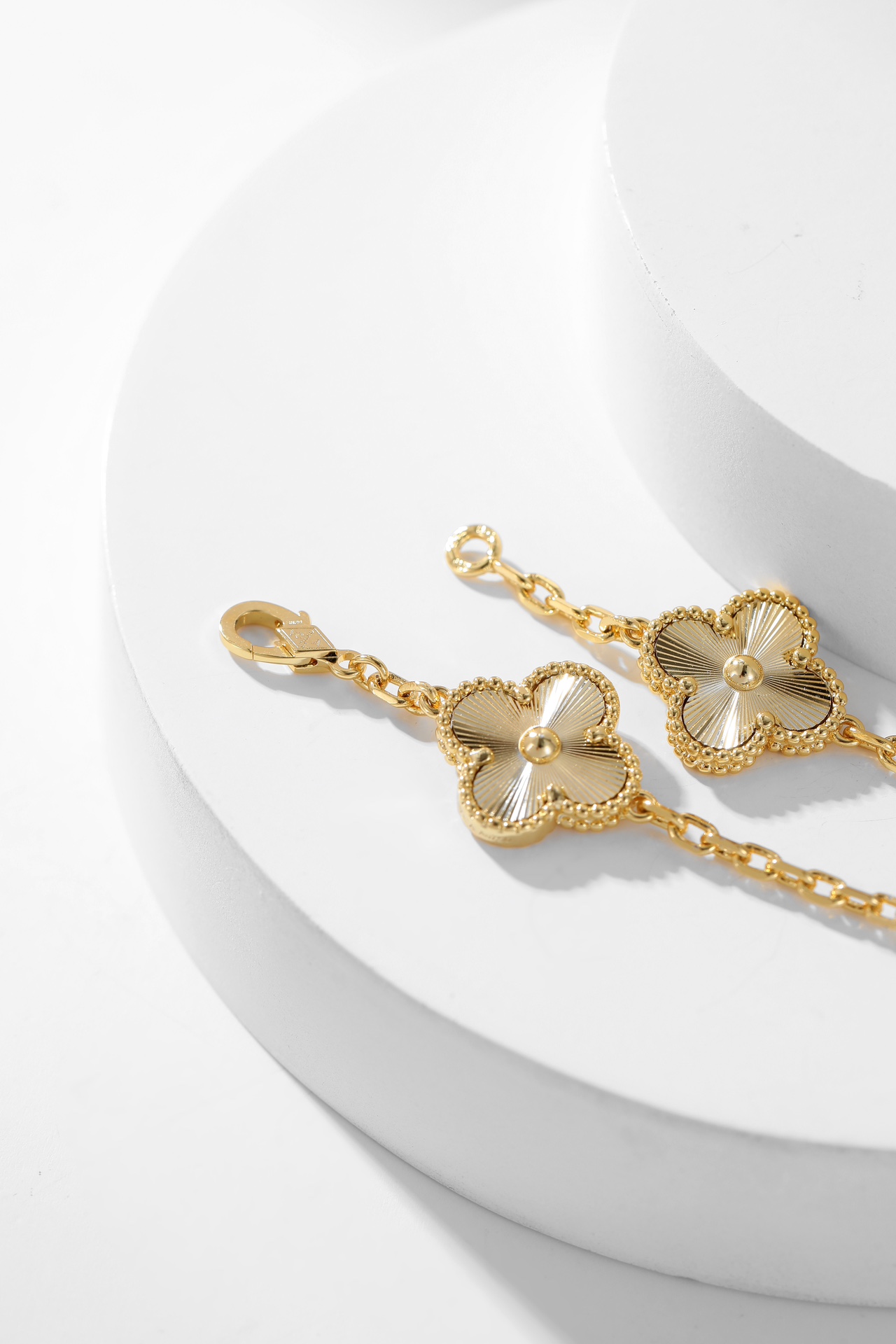 Van Cleef & Arpels Bracelet-124