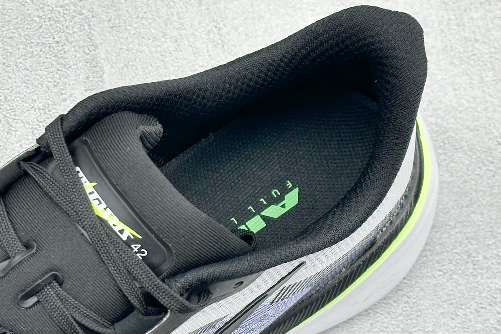 Nike Sneakers-312