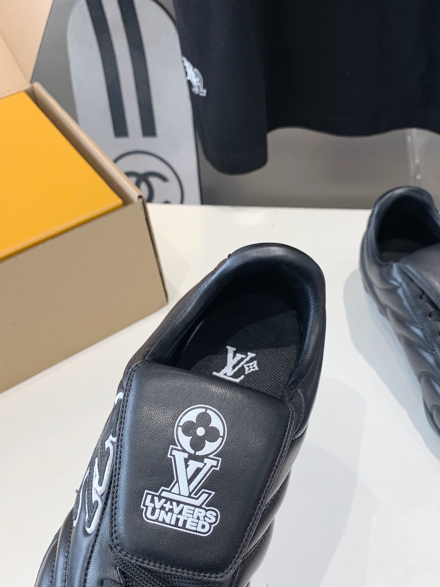 Lv Sneakers-235