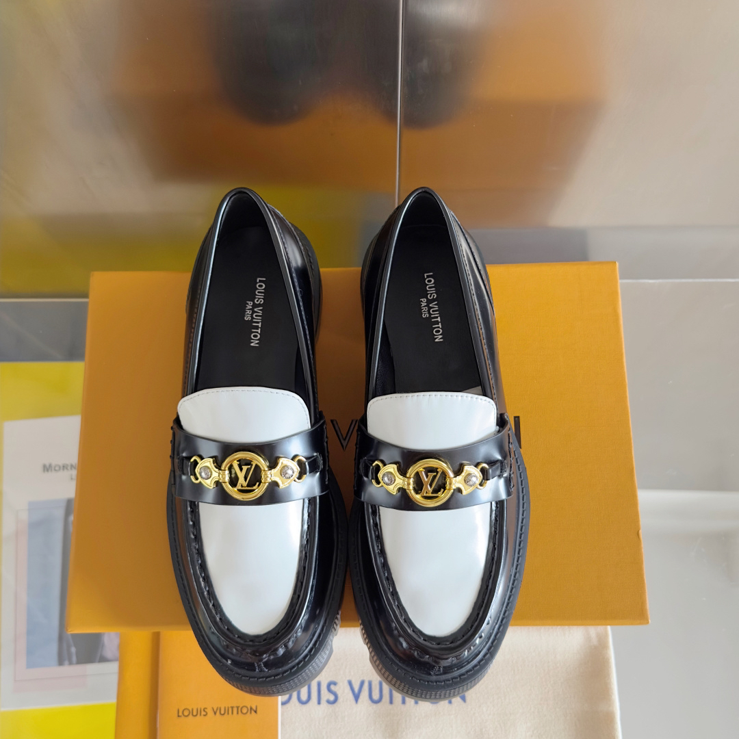 LV women's leather shoes-18