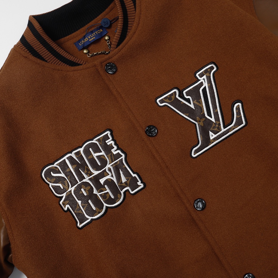 LV Clothing-280