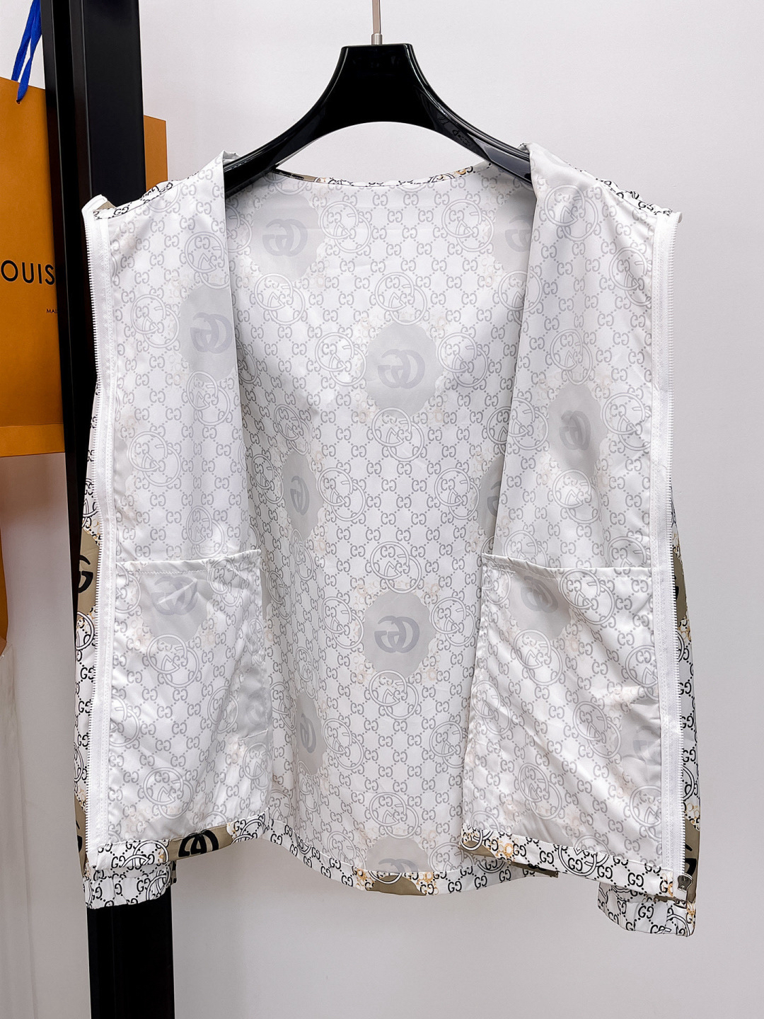 Gucci Clothing-356