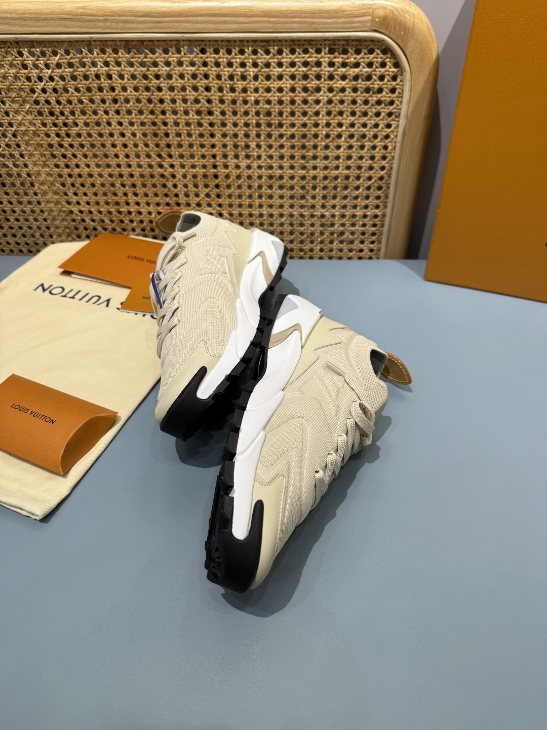 Lv Sneakers-185