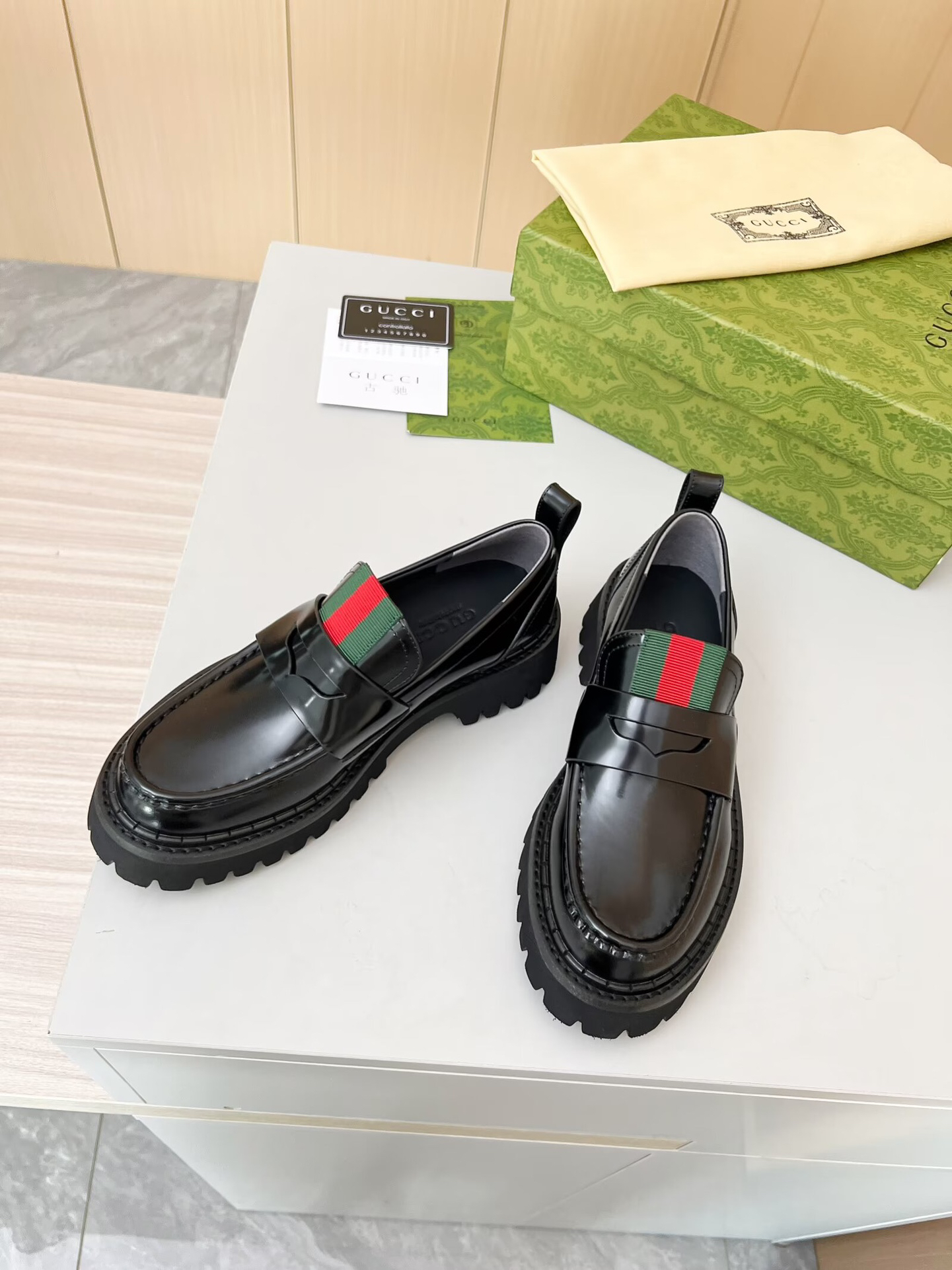 Gucci women's leather shoes-17