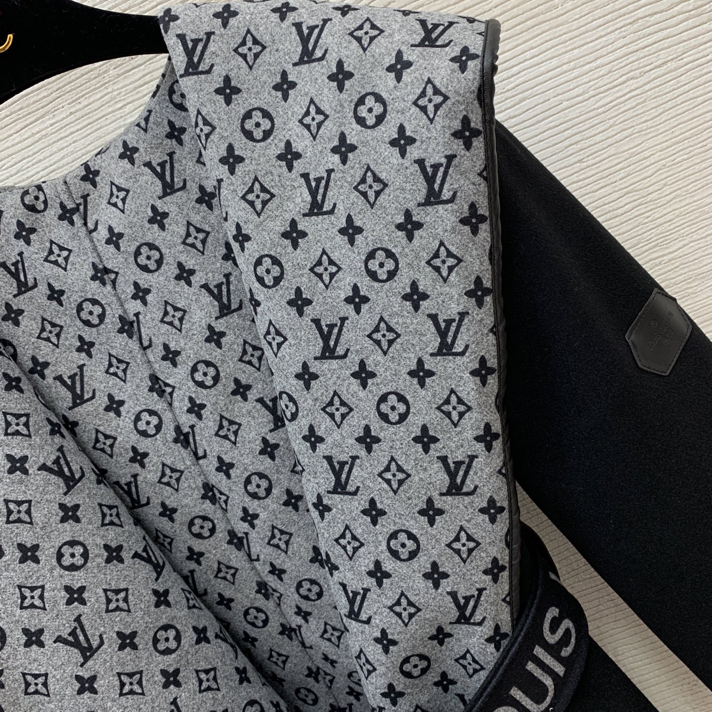 LV Clothing-335