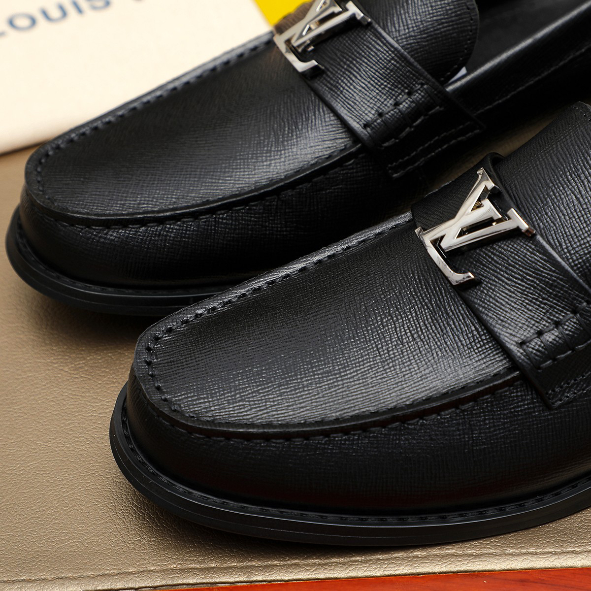 LV men's leather shoes-70
