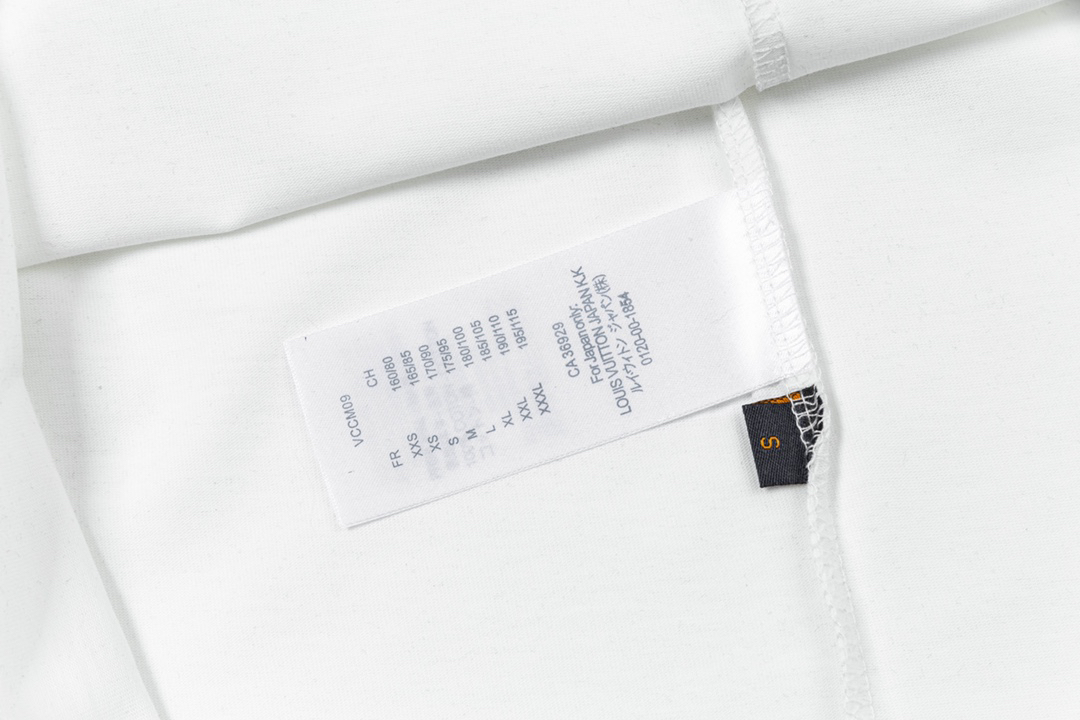 LV clothing-105