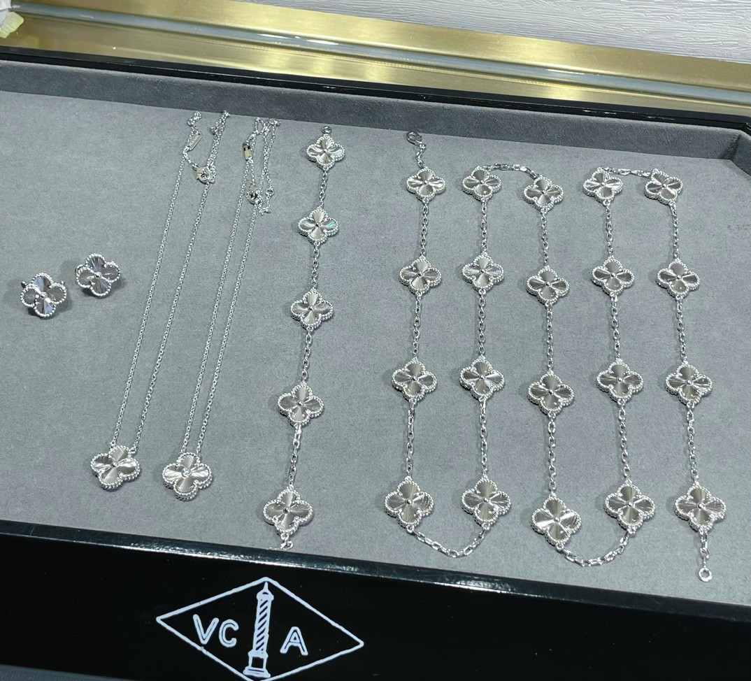 Van Cleef & Arpels Bracelet-98