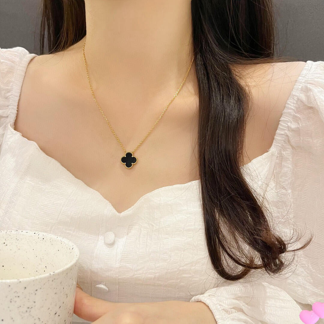Van Cleef & Arpels necklace-75