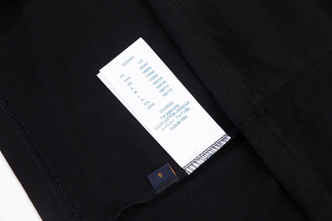 LV clothing-68