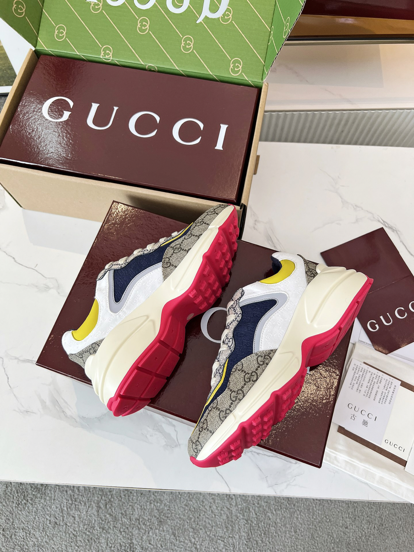 Gucci Sneakers-112