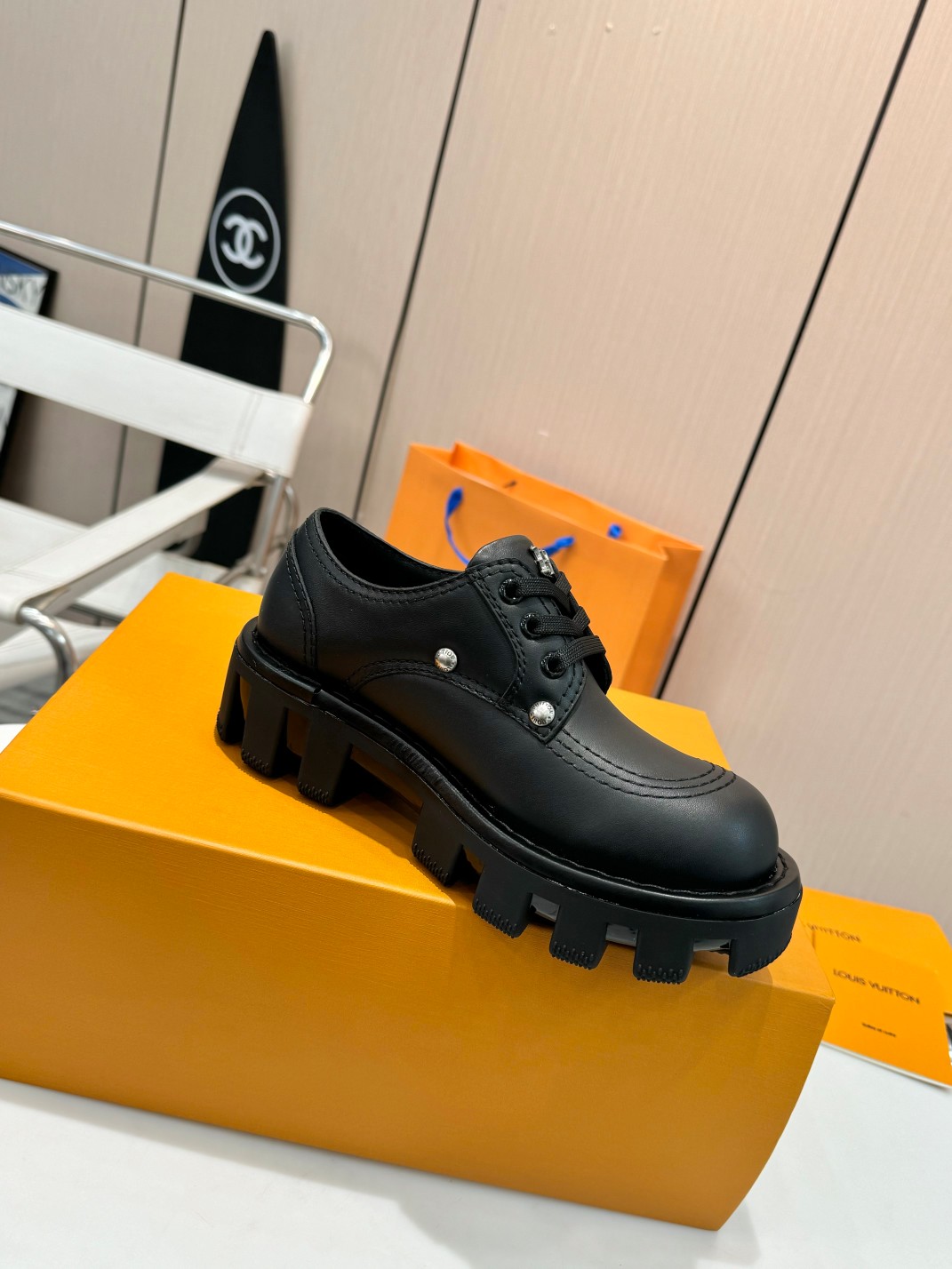 LV women's leather shoes-20