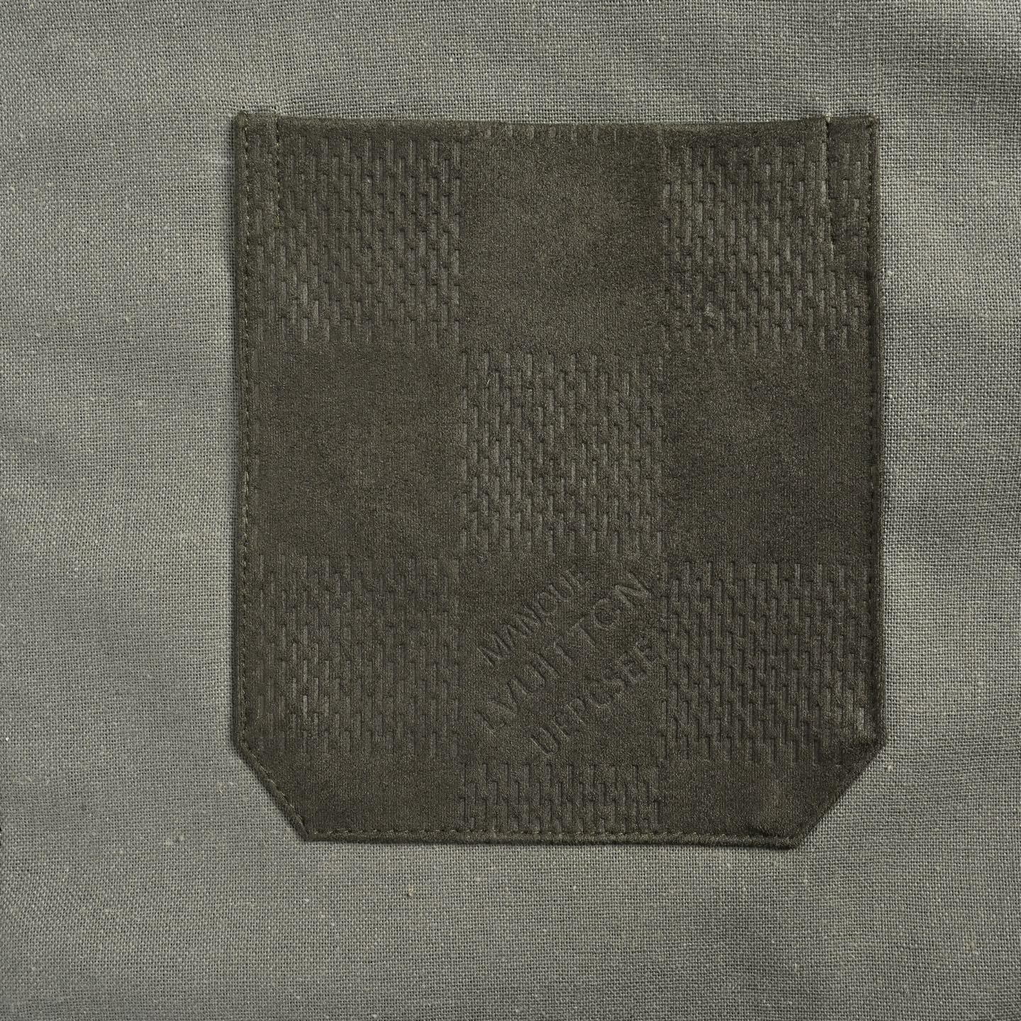 LV Clothing-337