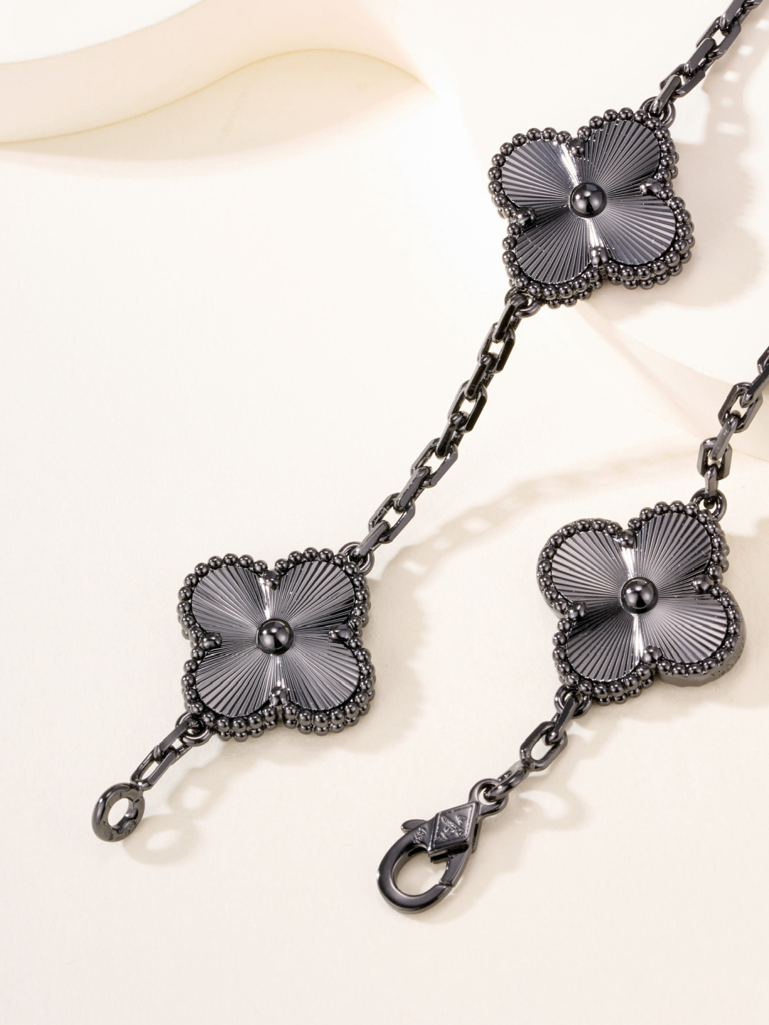 Van Cleef & Arpels Bracelet-17