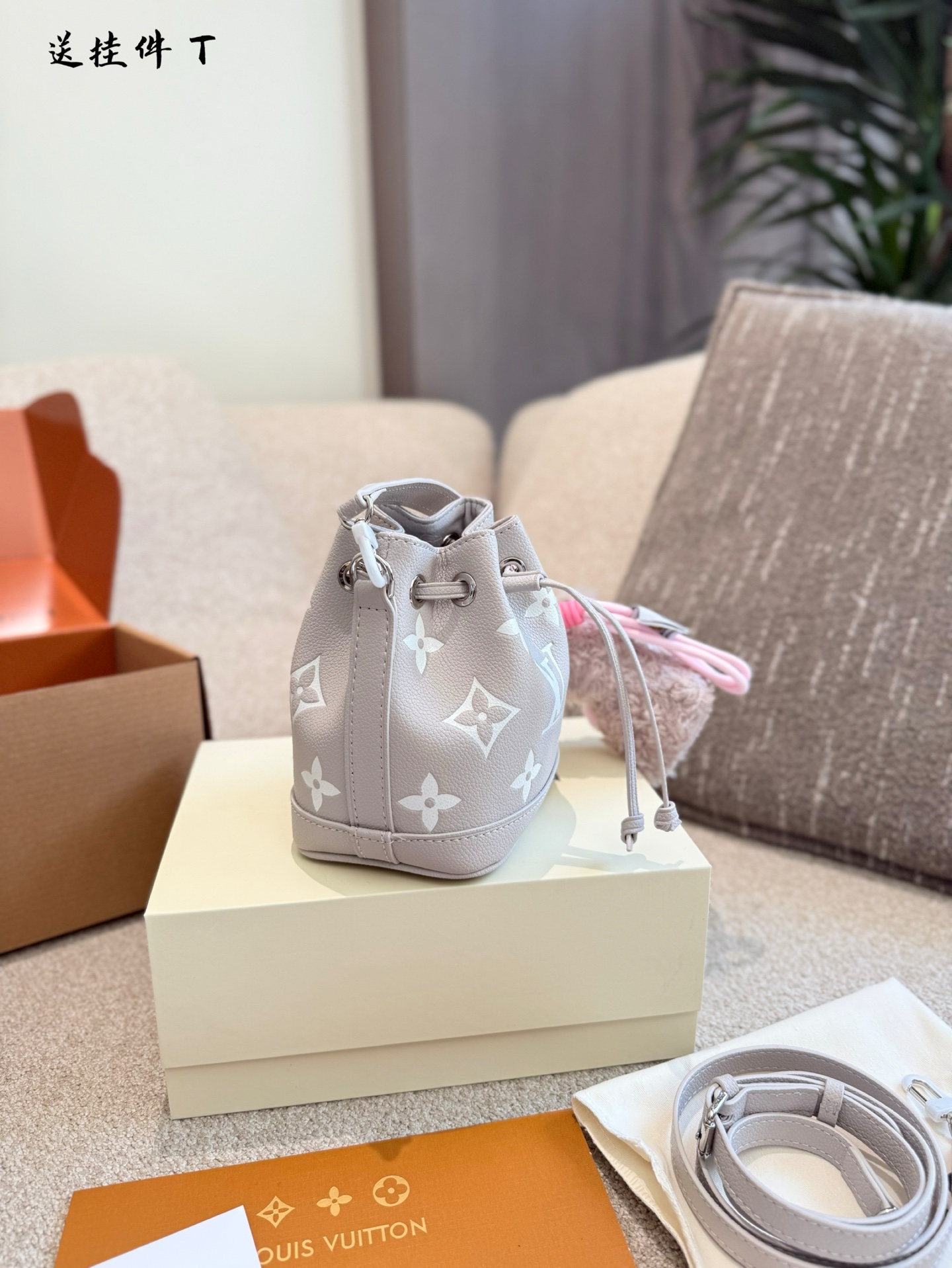 Louis Vuitton bag-112
