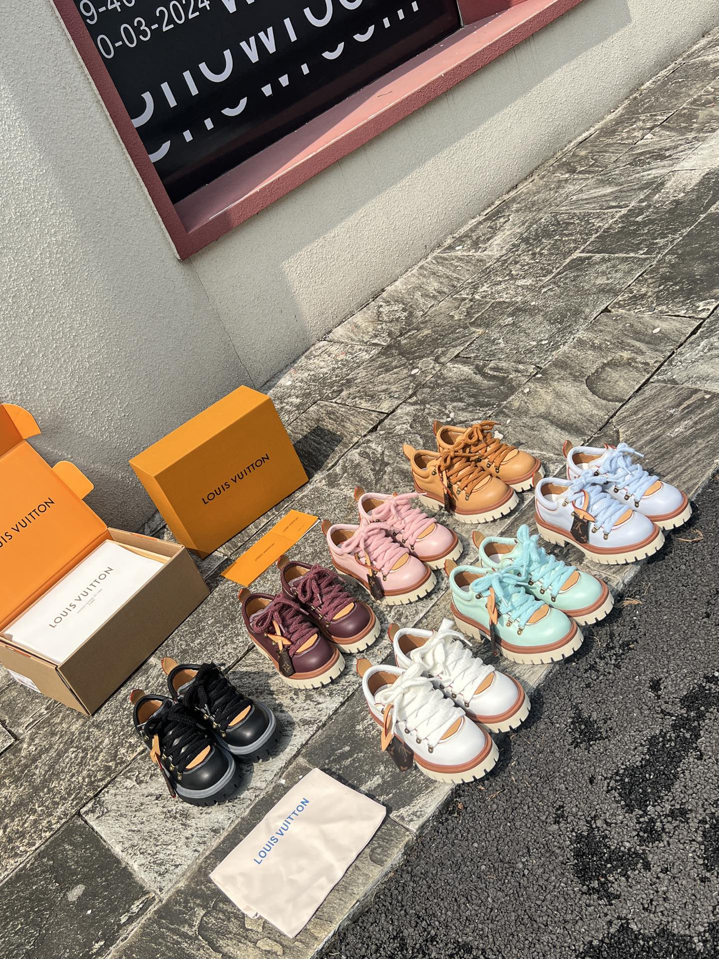 LV women's leather shoes-23