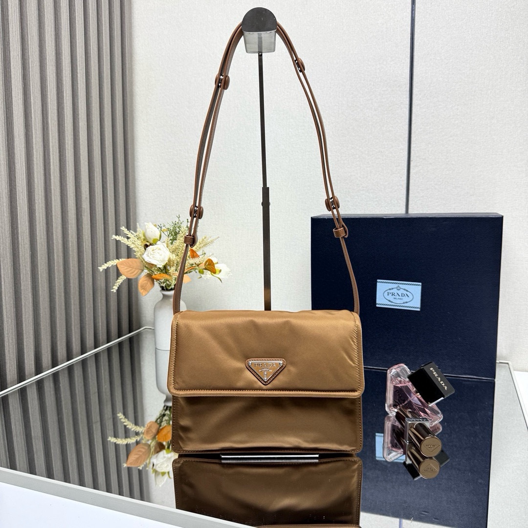 Prada bag-100