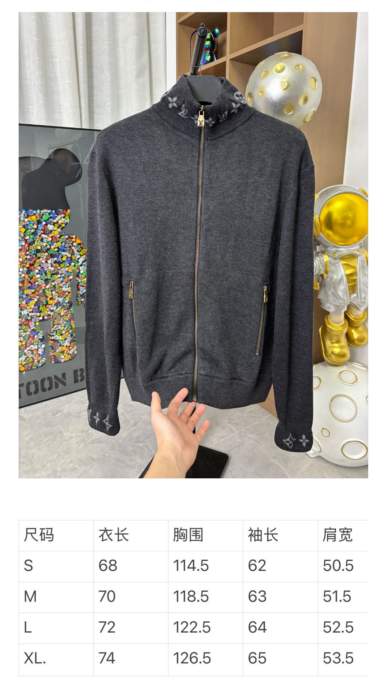 LV Clothing-301