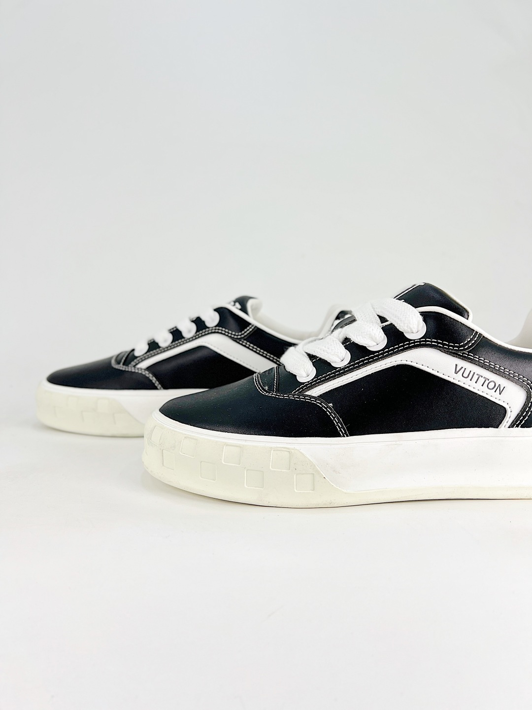 Lv Sneakers-162