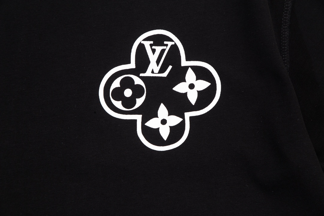 LV clothing-68