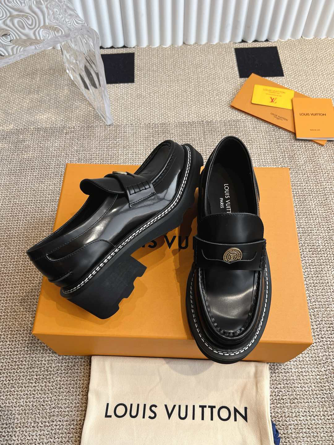LV women's leather shoes-4