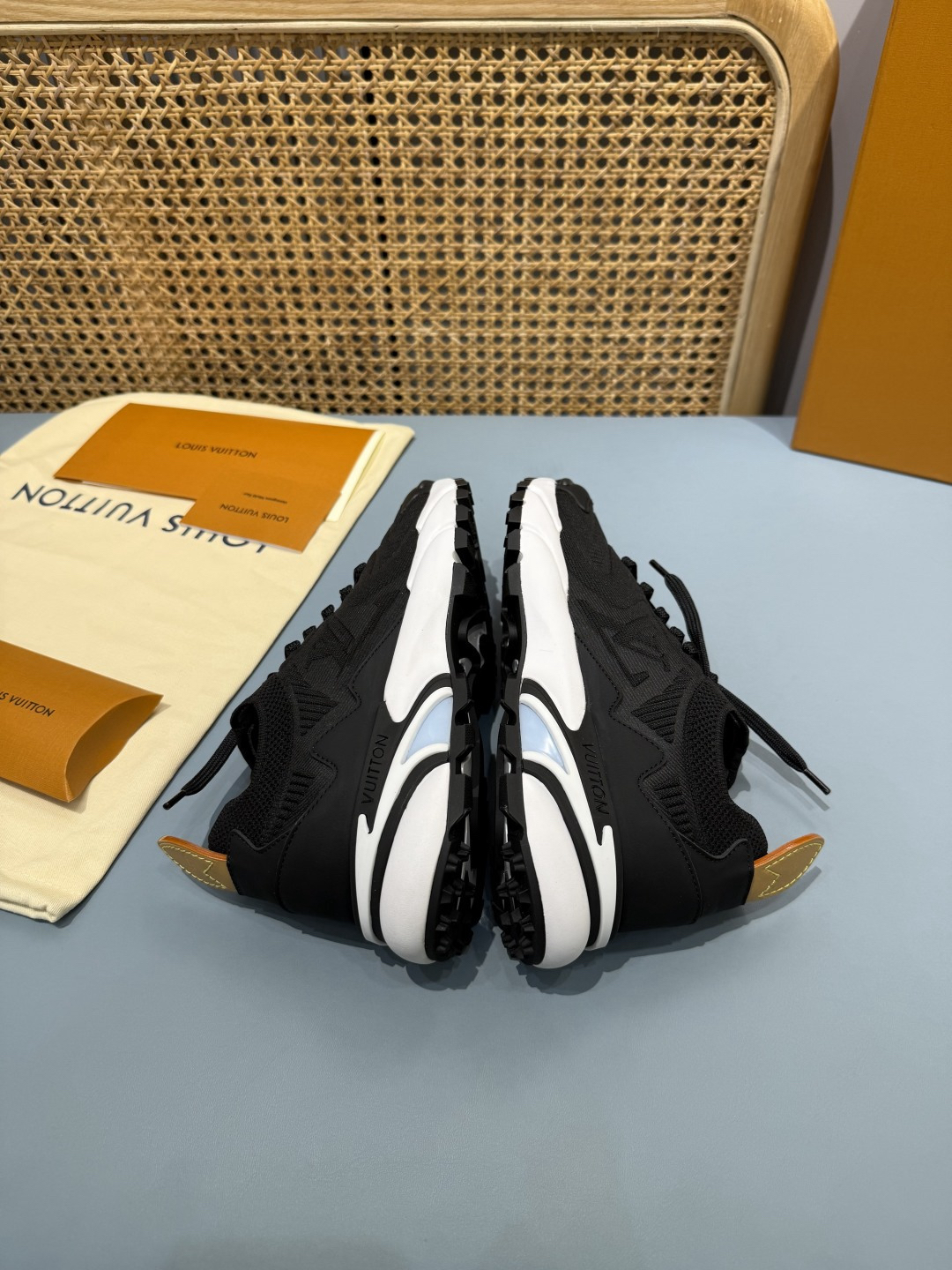 Lv Sneakers-193