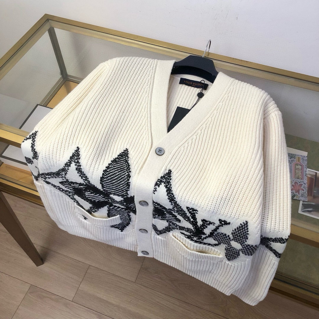 Gucci Clothing-34