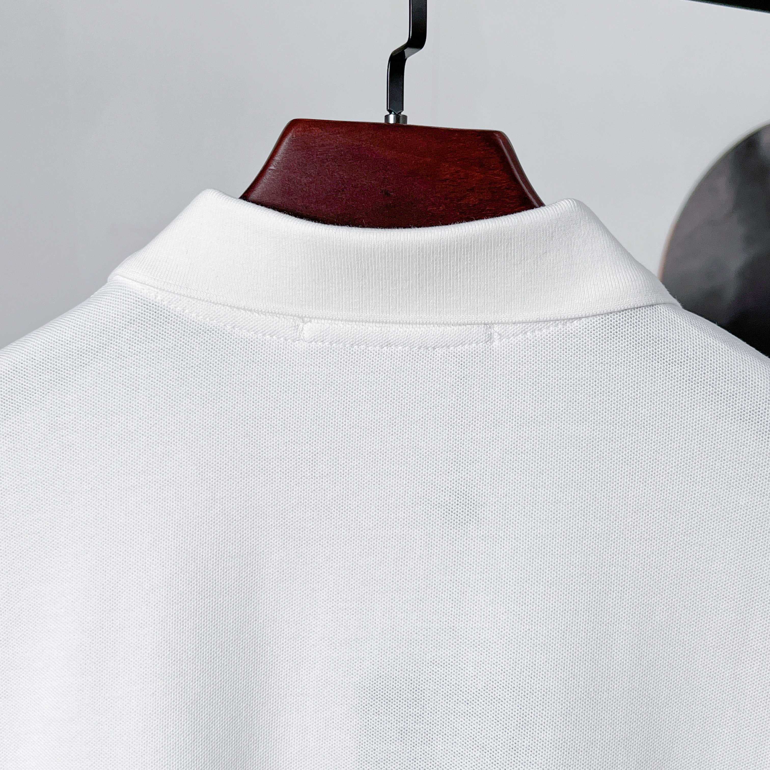 LV clothing-118