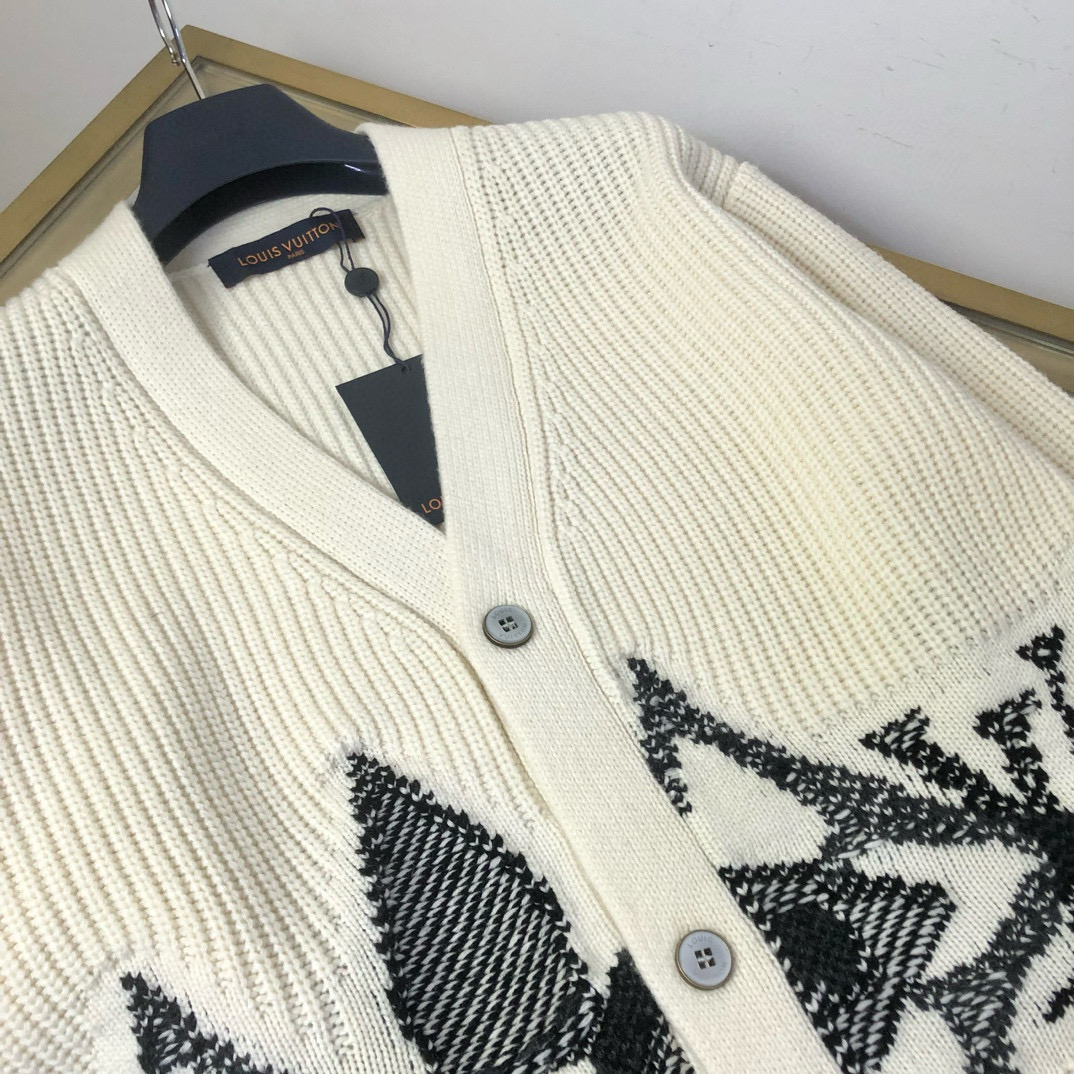 Gucci Clothing-34