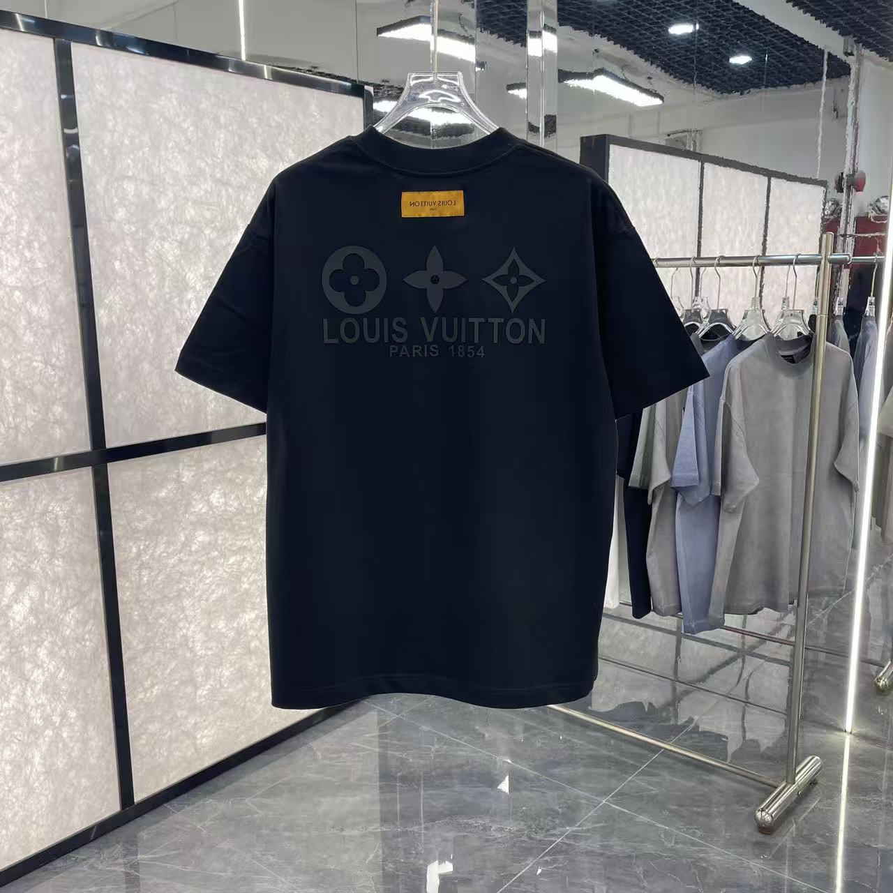 LV clothing-168