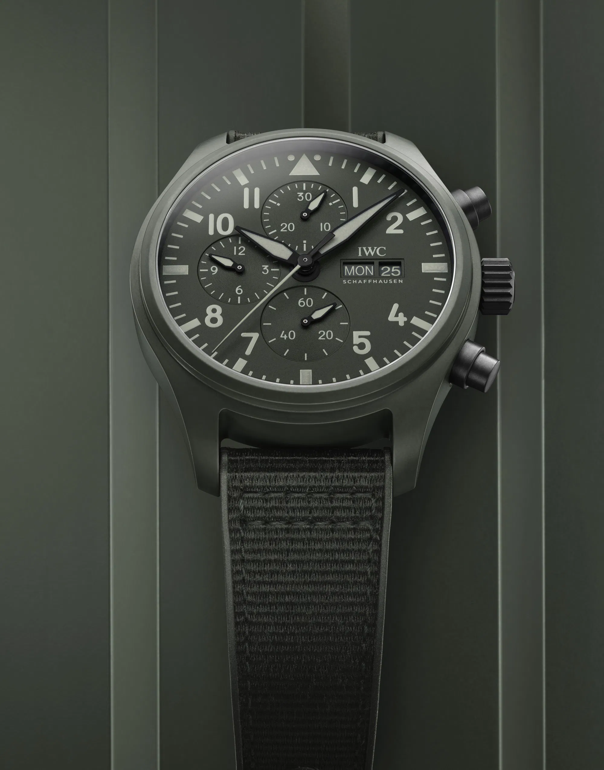 Schaffhausen Pilots watch chronograph top gun edition woodland iw389106