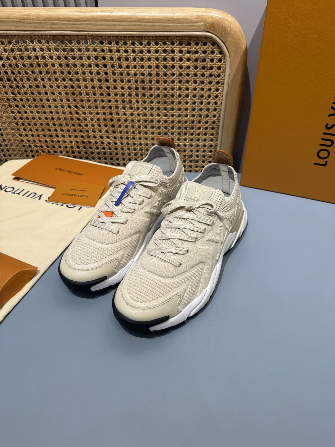 Lv Sneakers-185