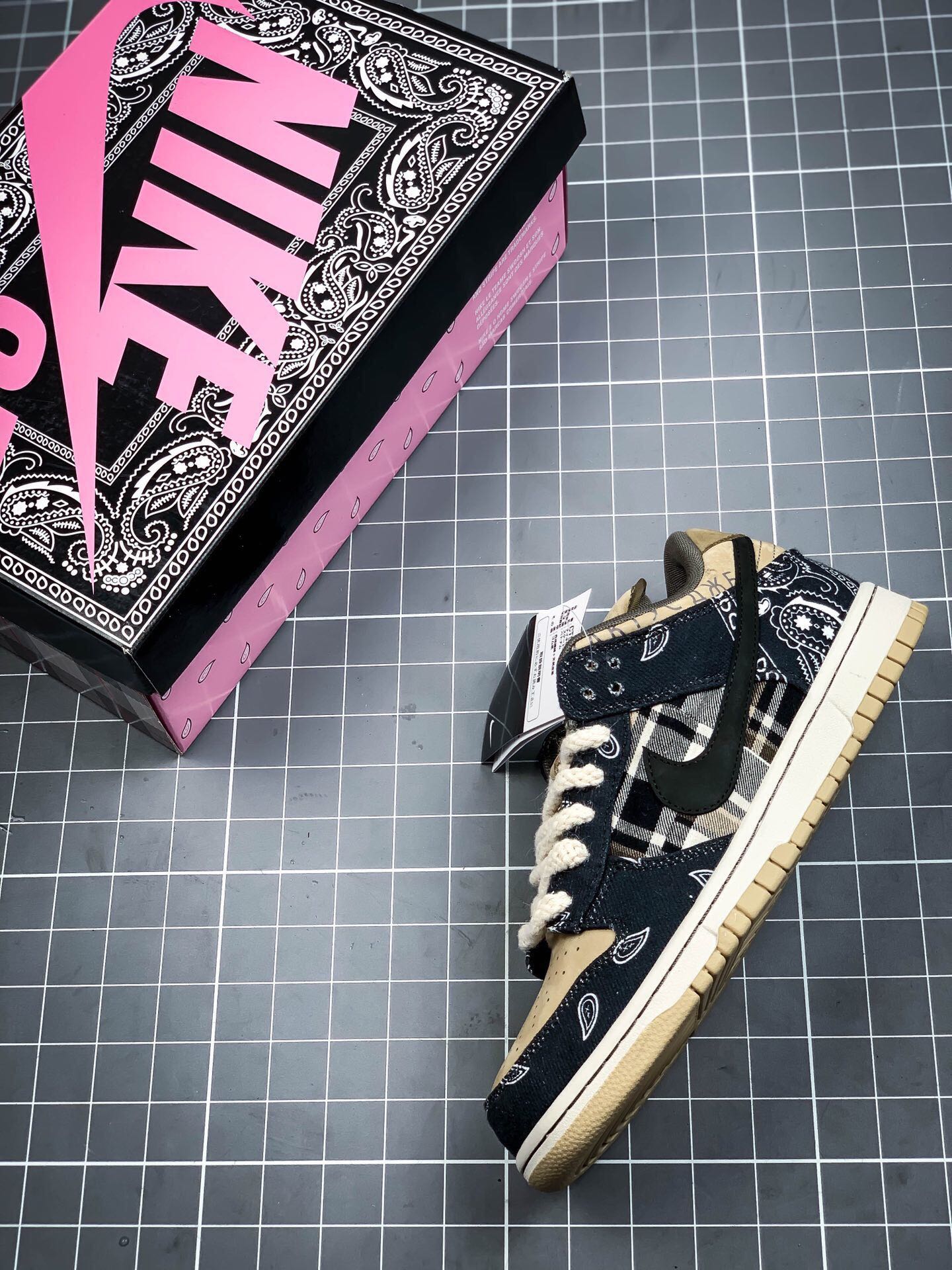 Nike Sneakers-321