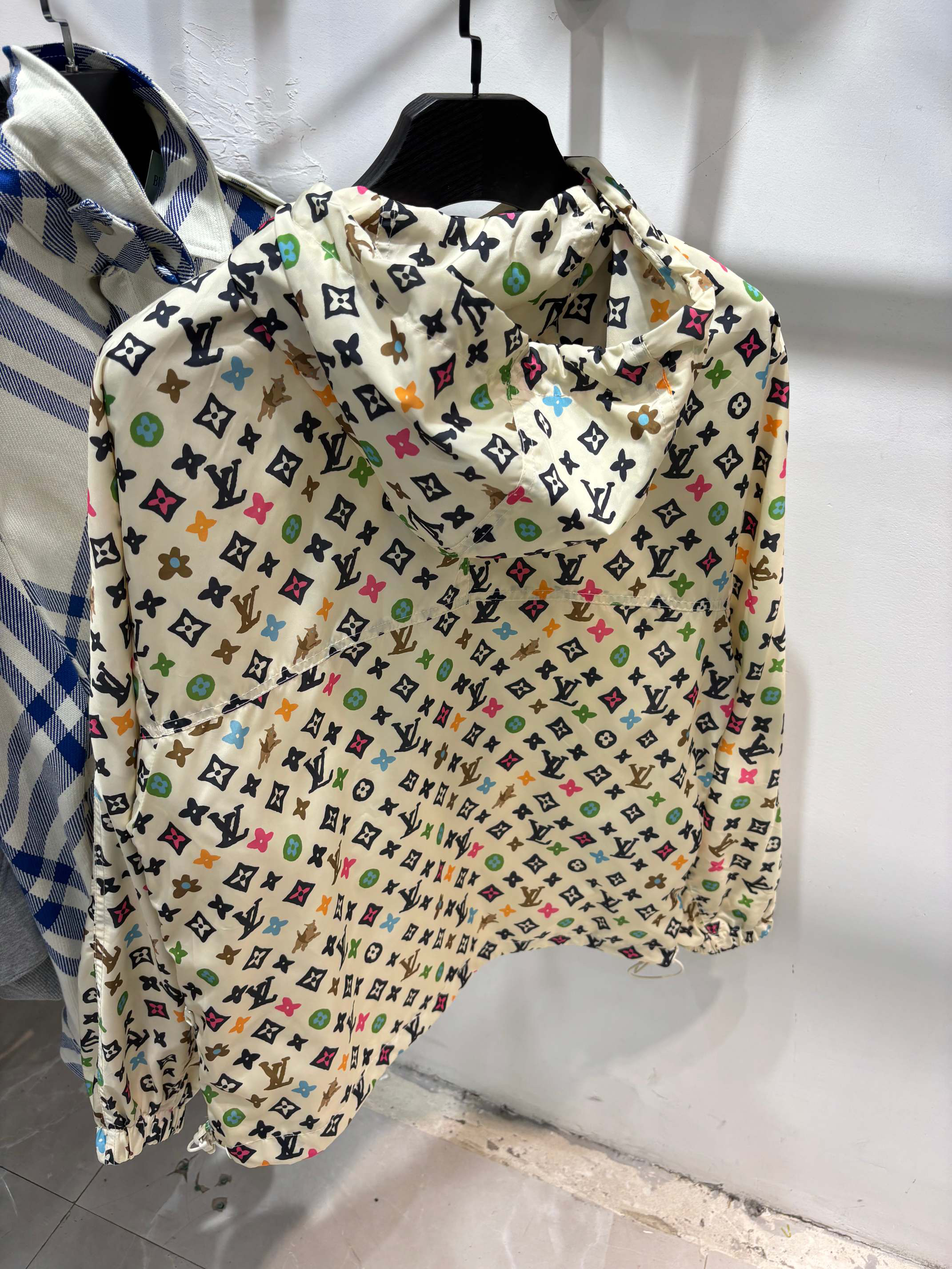 LV Clothing-330