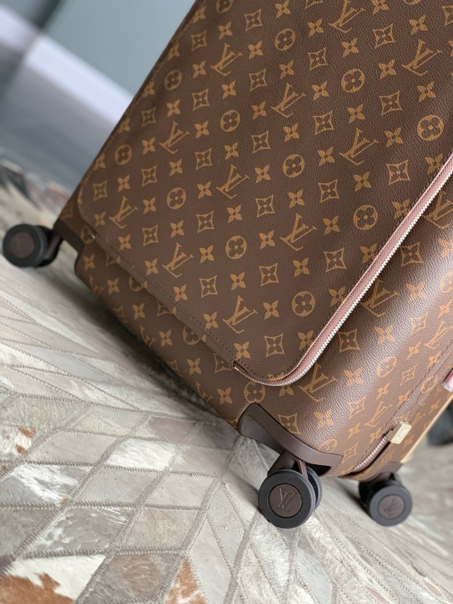 LV luggage-6