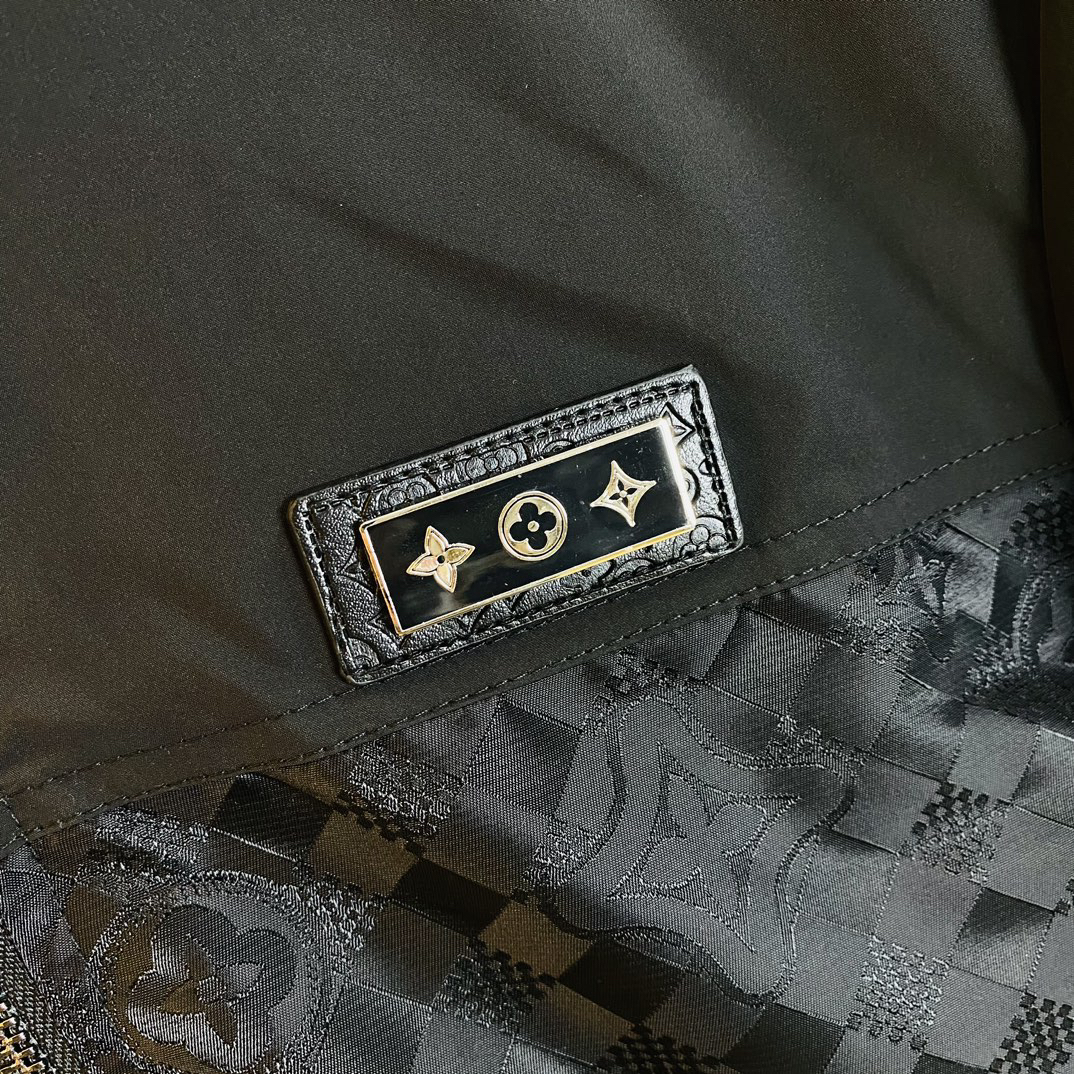 LV Clothing-289