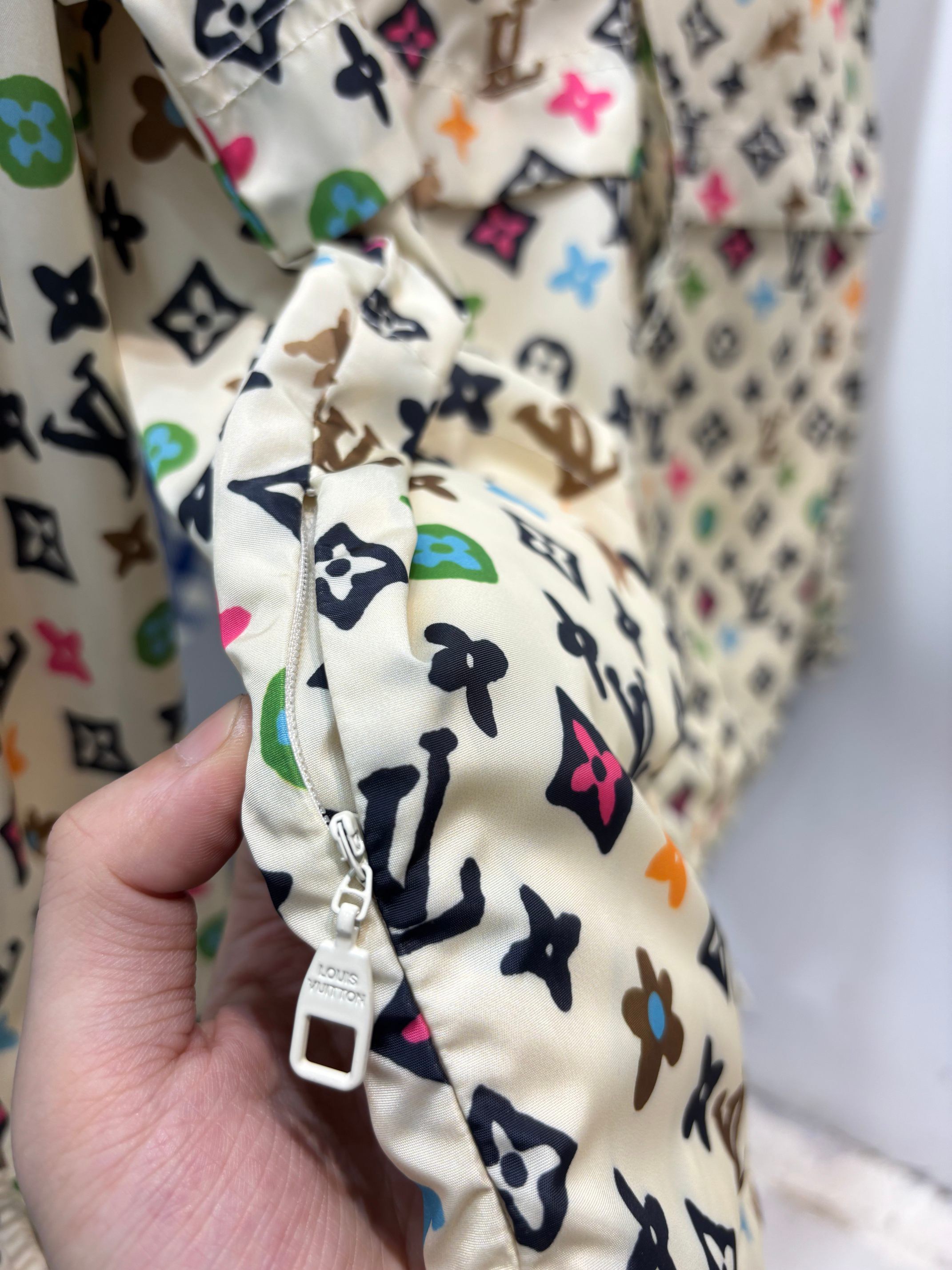 LV Clothing-330