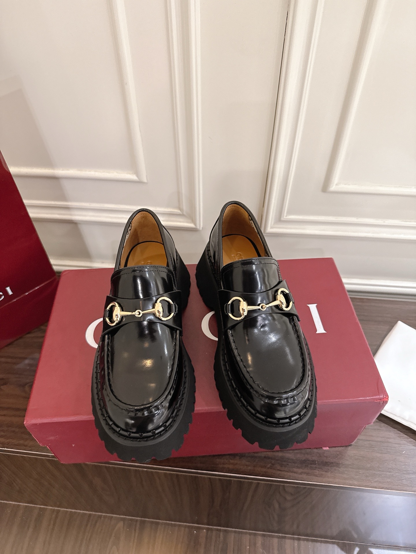 Gucci women's leather shoes-64