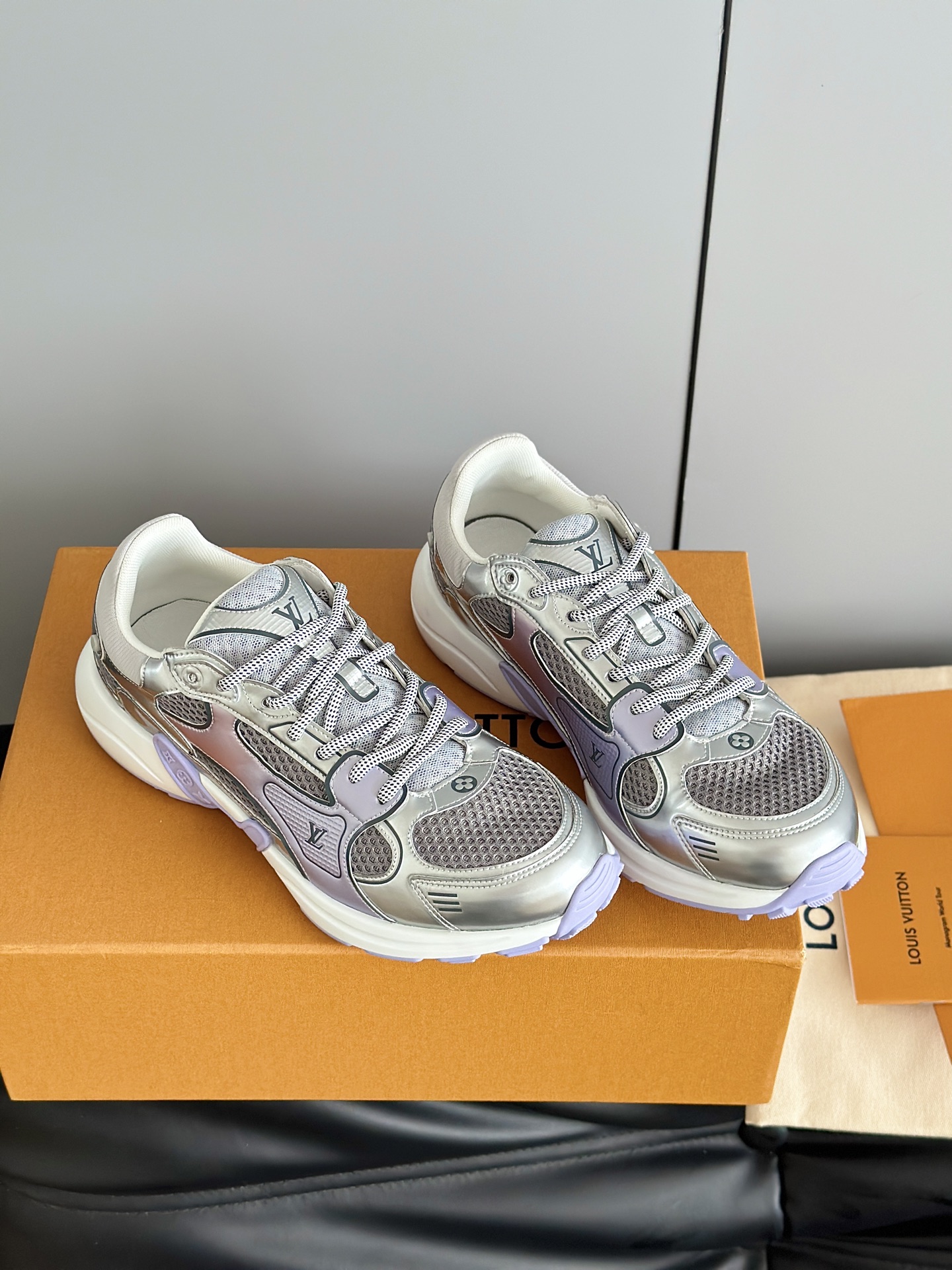 Lv Sneakers-210