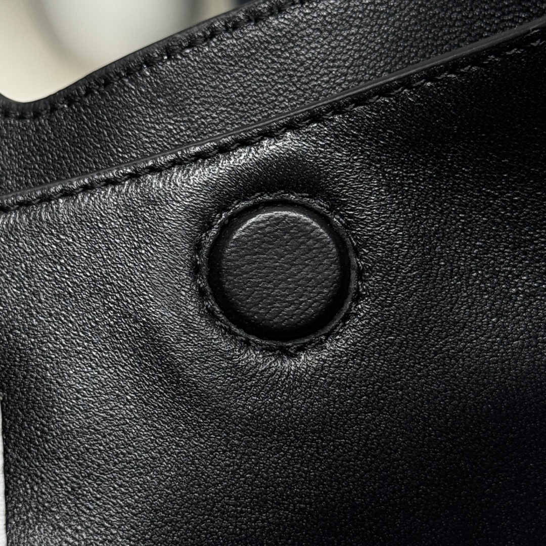 Prada bag-15