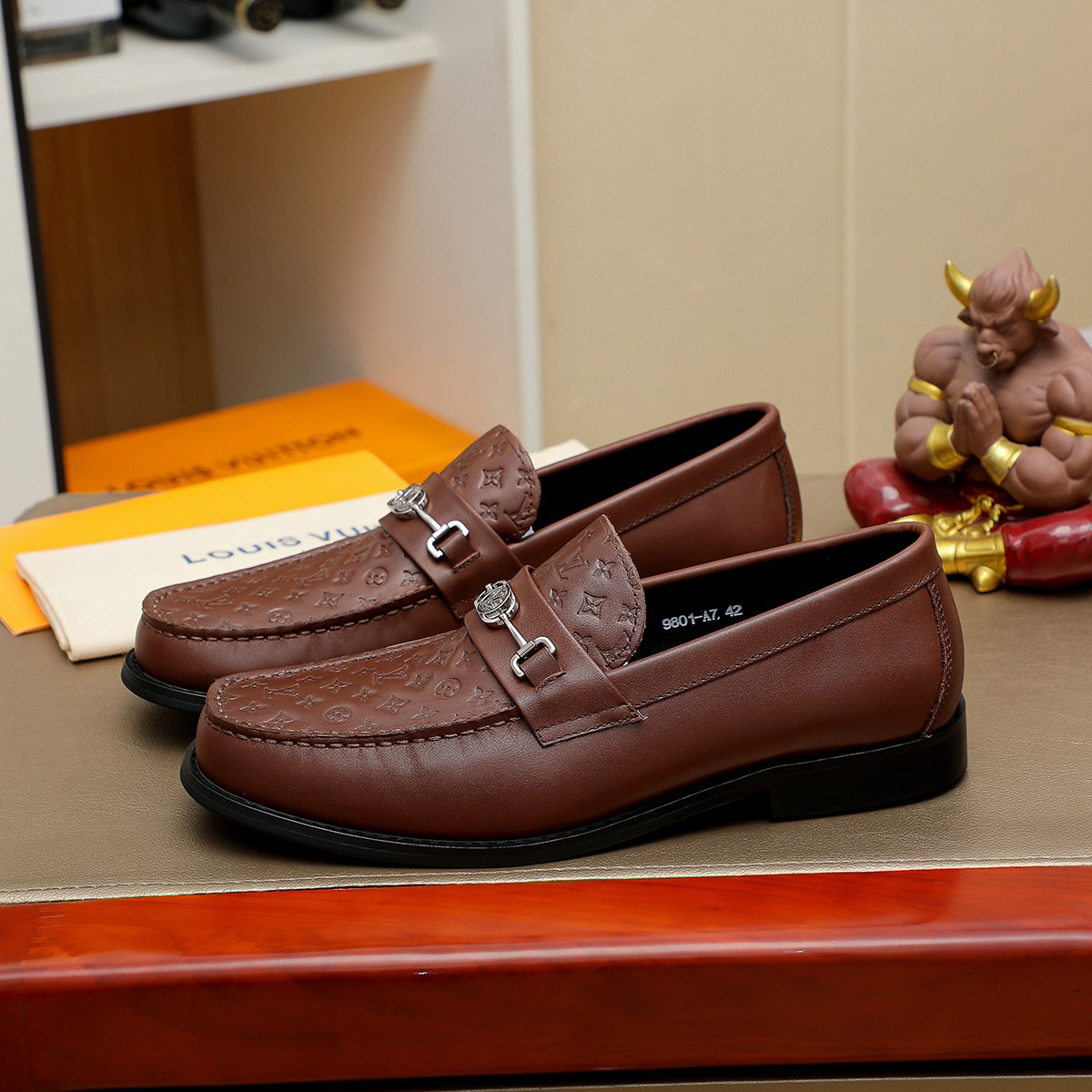 LV men's leather shoes-72