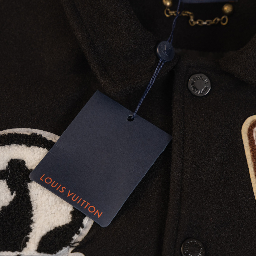 LV Clothing-315