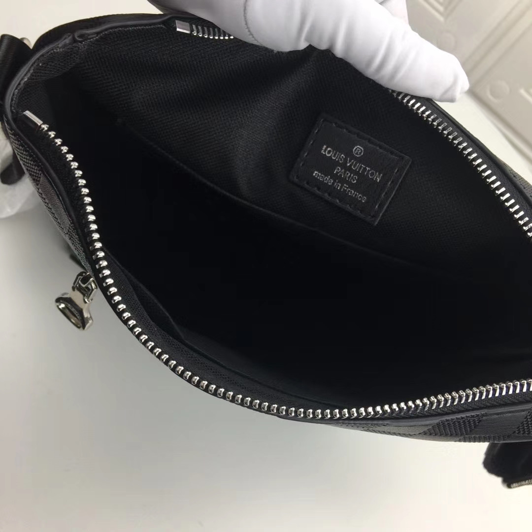 LV Men Discovery Messenger Bag