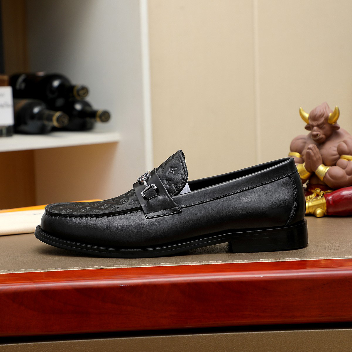 LV men's leather shoes-73