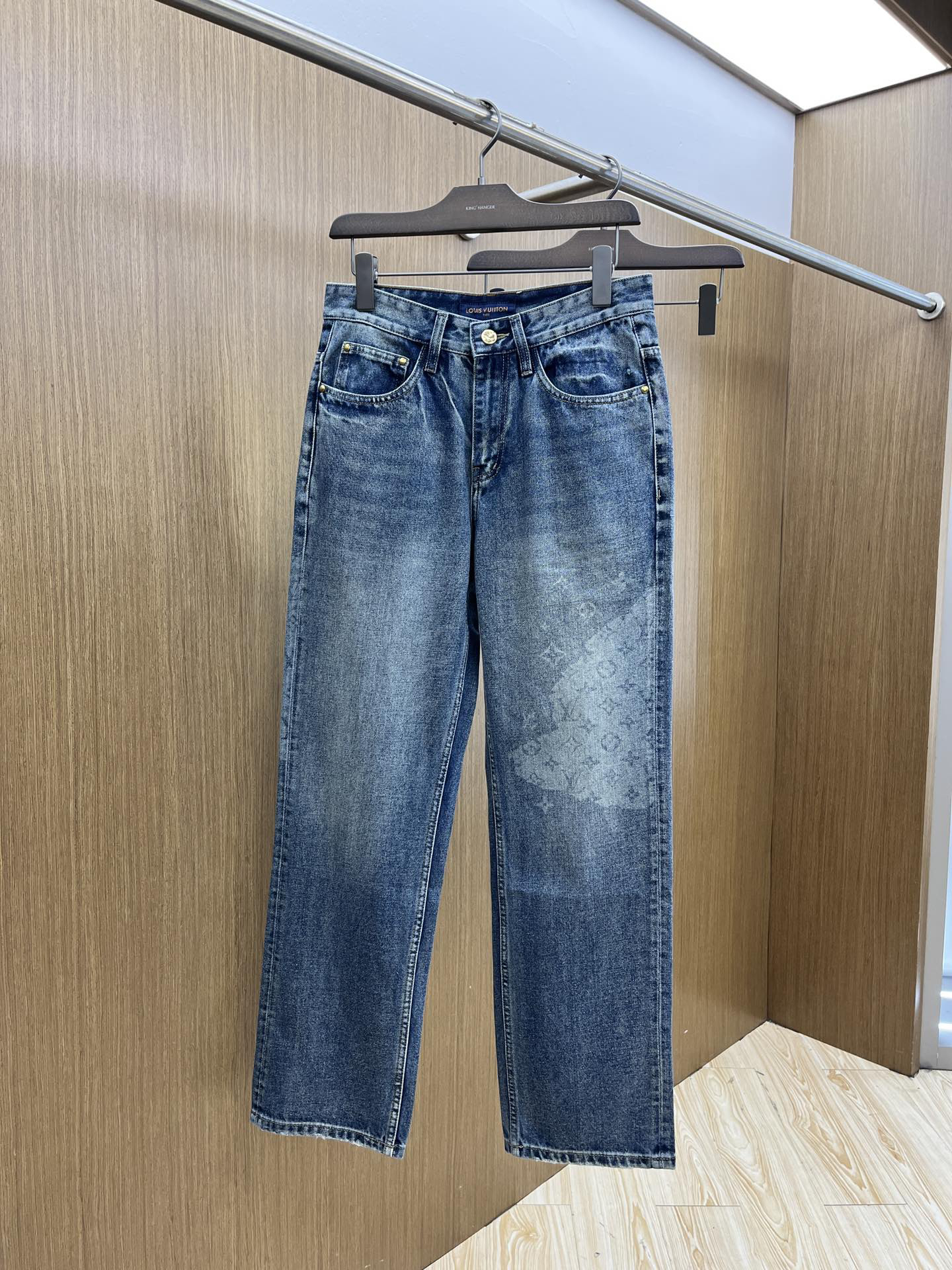 LV clothing-23