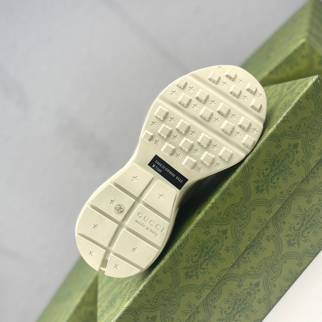 Gucci Sneakers-215