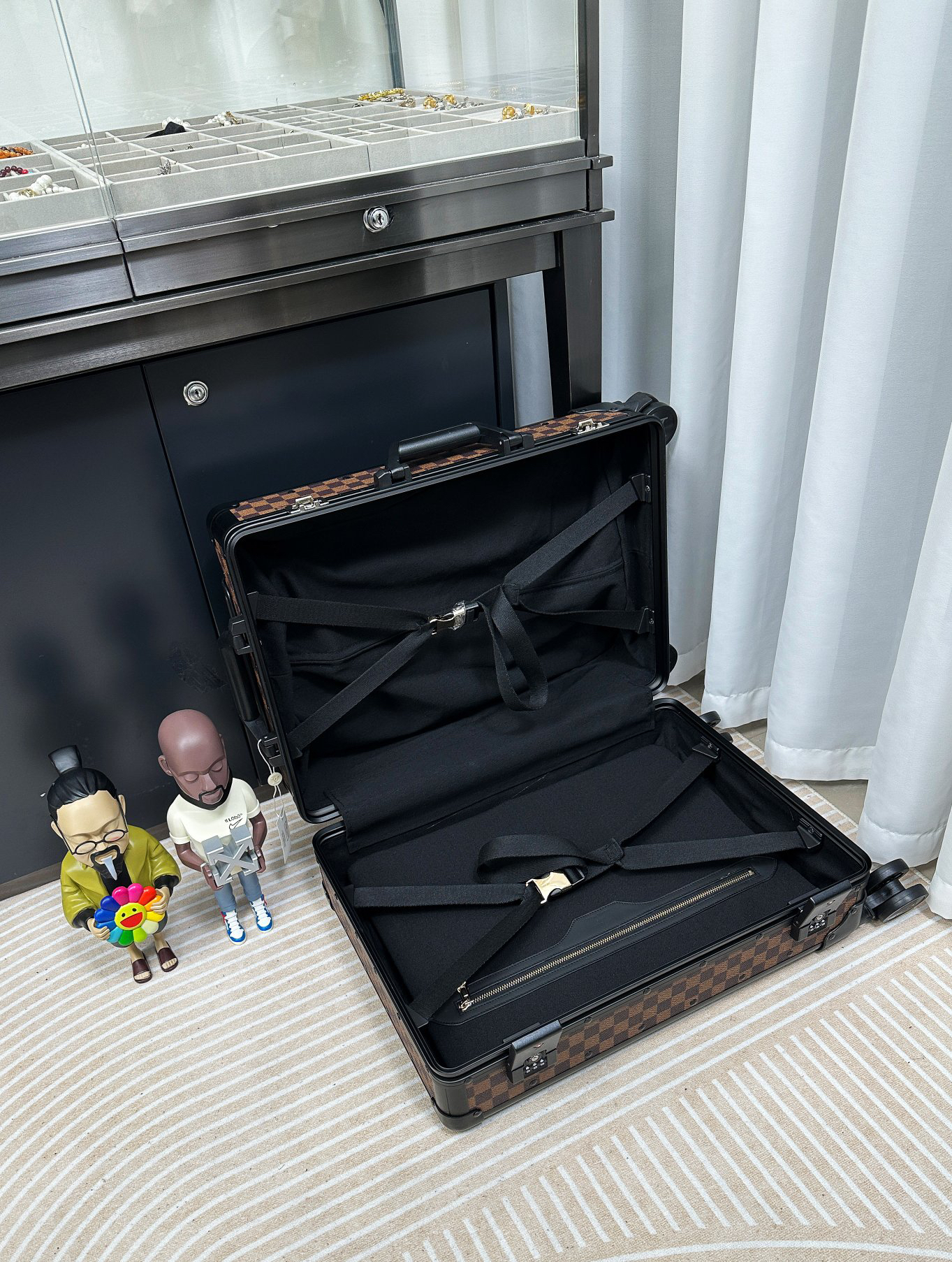 LV luggage-107