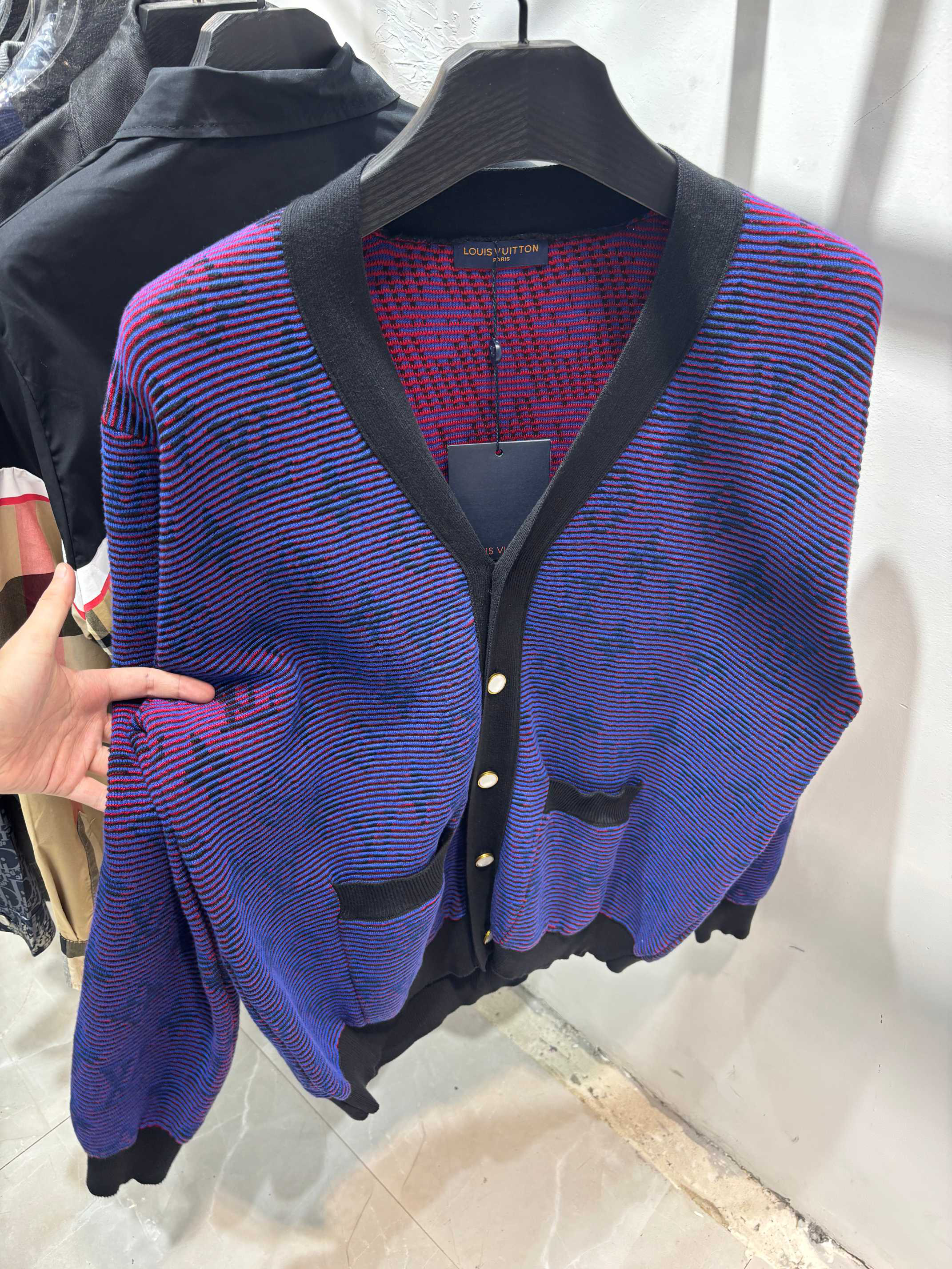 LV Clothing-329