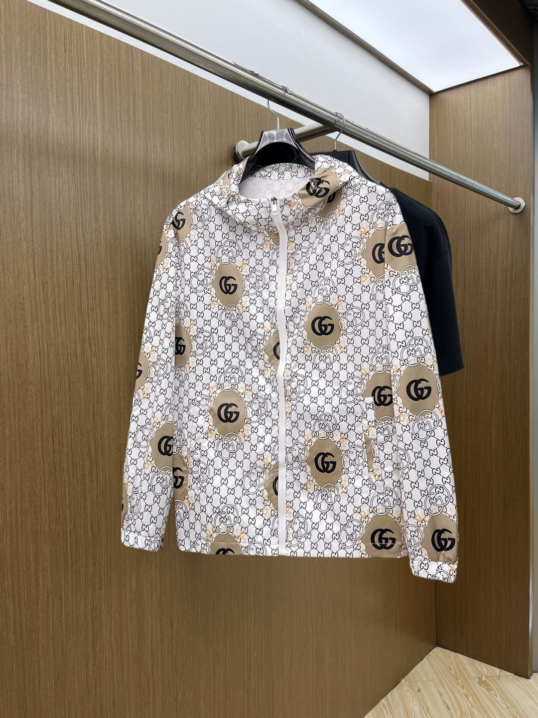 Gucci Clothing-322